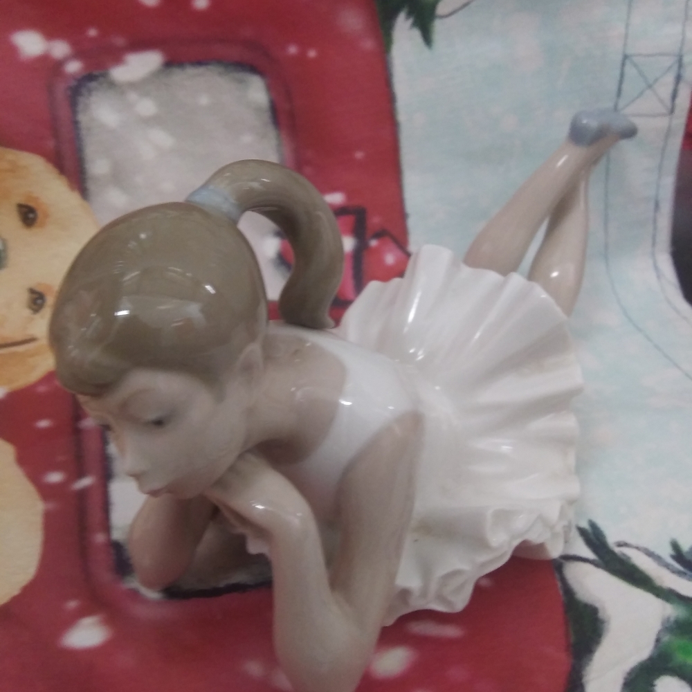 Llardo Porclein Figurine" Pensive" Ballet"